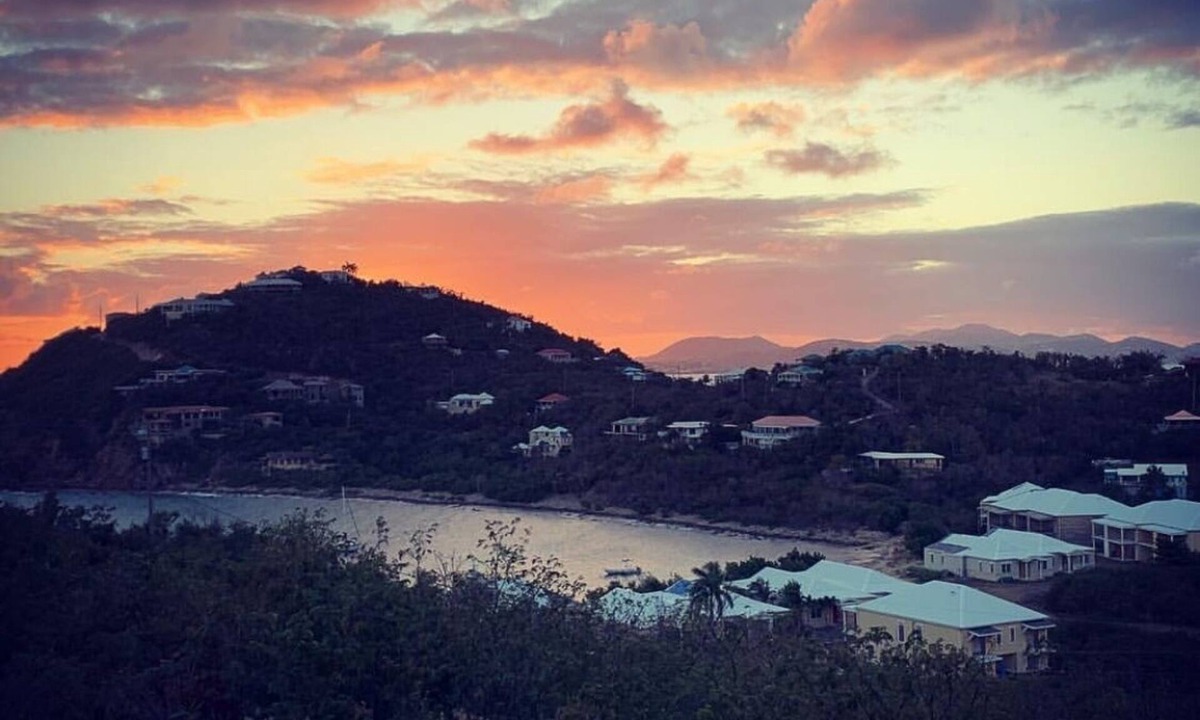 Hart Bay Villa | Samba Azul~ Convenient location and beautiful sunsets