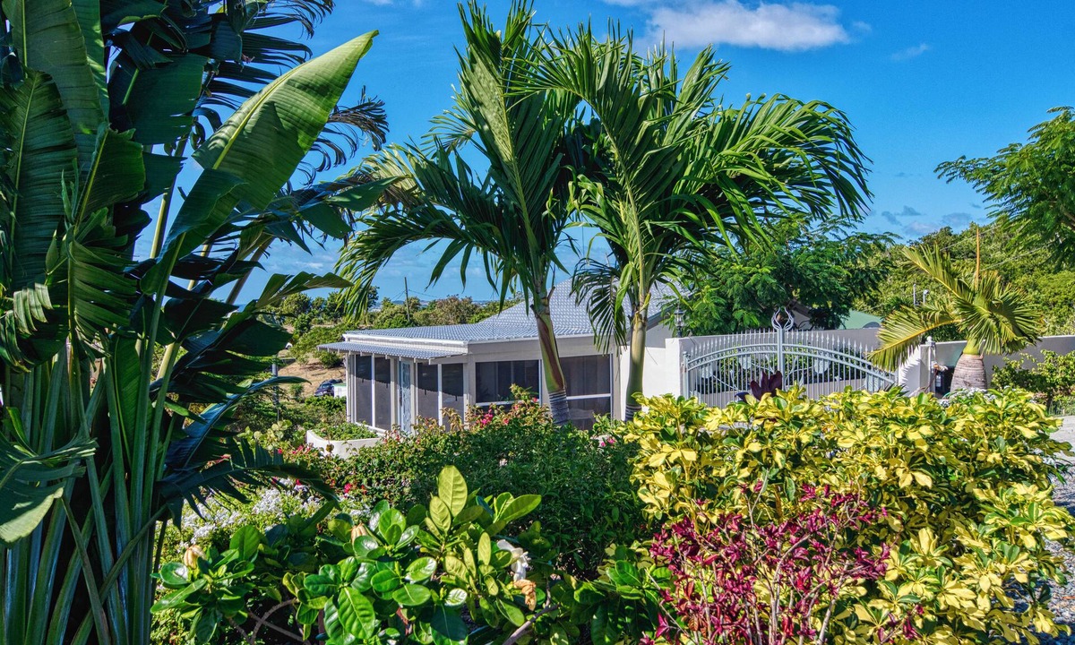 Estate Pastory Cottage | Seabreeze Villa with private pool and sunset view