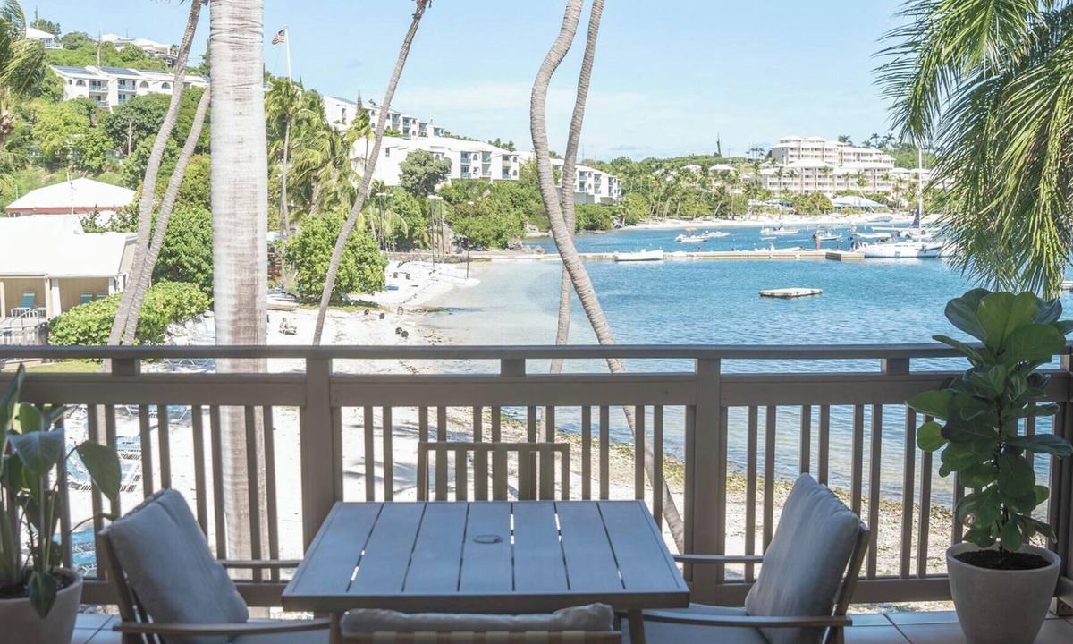 Nazareth Condo | SeaDazzle-beachfront, pool, Jeep