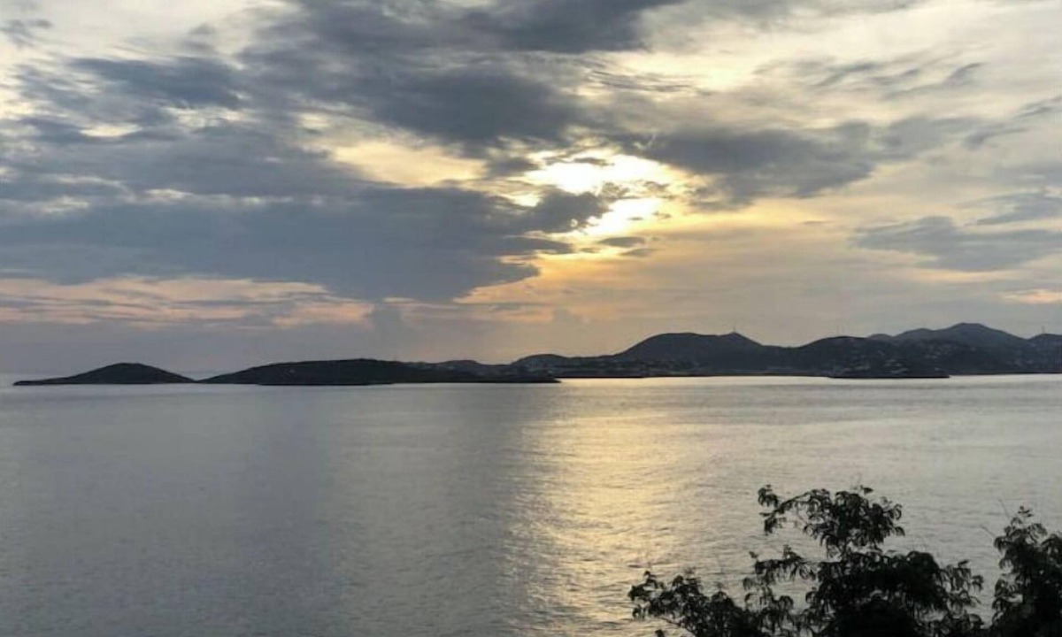 Contant Farms House | Secluded Oceanfront Villa with pool and incredible view! Welcome to Paradise!