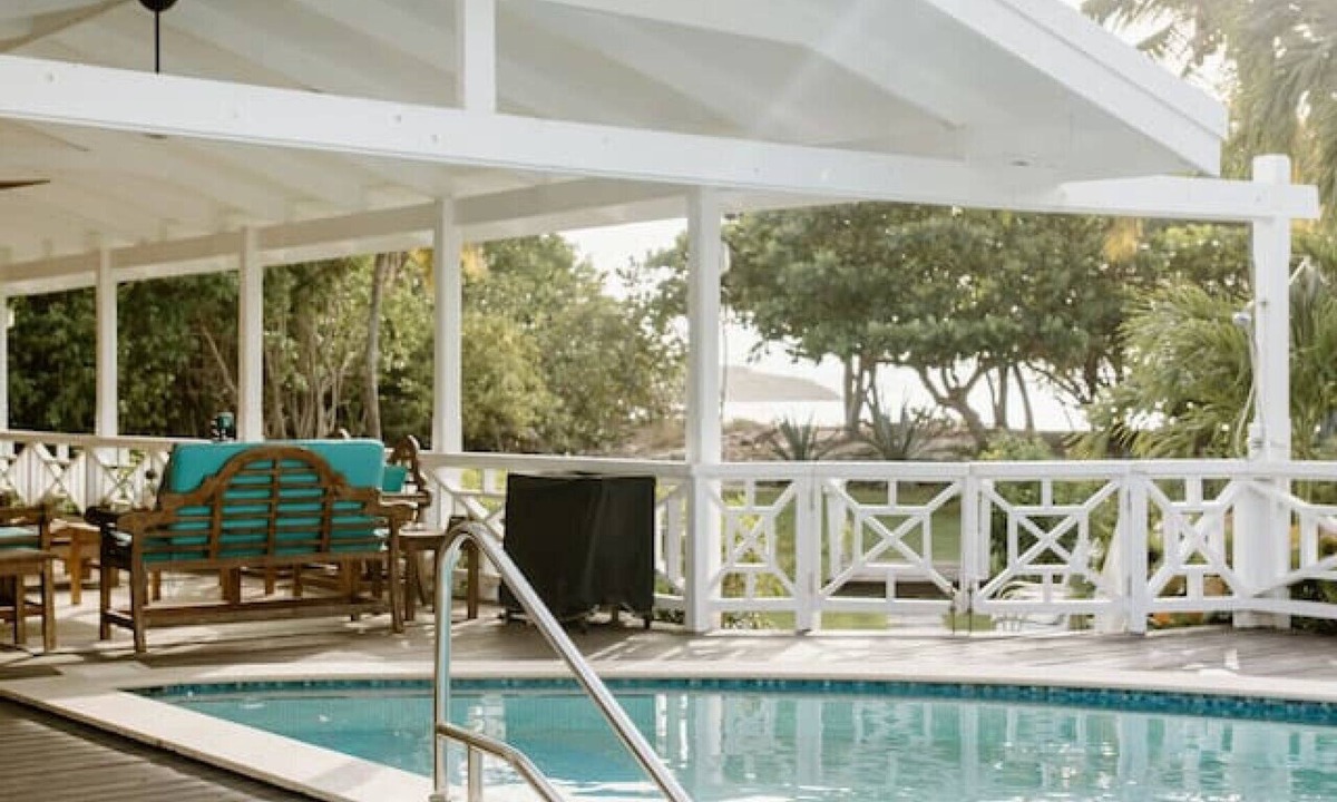 Testman House | Shoy`s Beach House - 5 Bedroom Villa on the Beach!