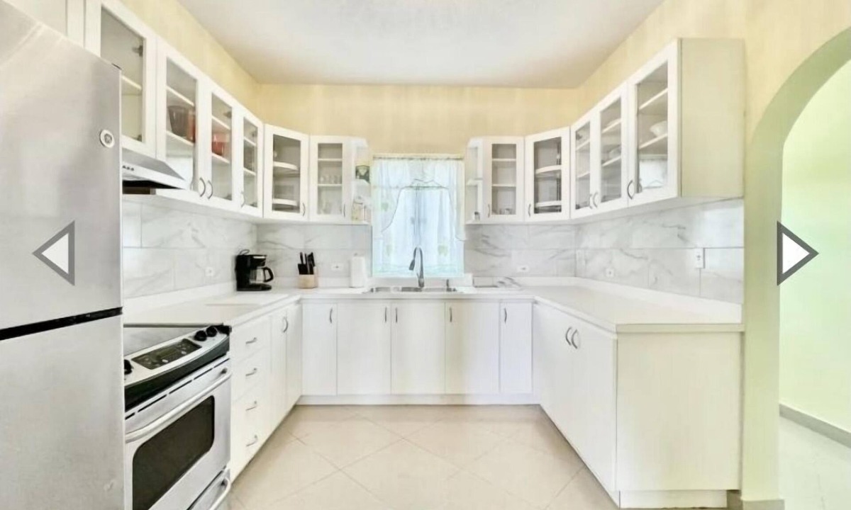 Benner House | Simby D'lo A Presidental House.Pack up your luggage and move in! UP