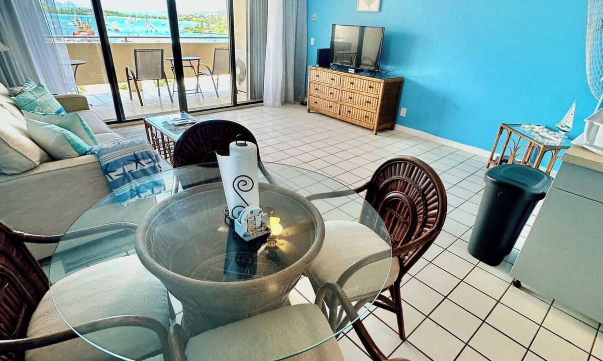 Red Hook Condo | Spacious 1Bed 1Bath Condo In Downtown Red Hook