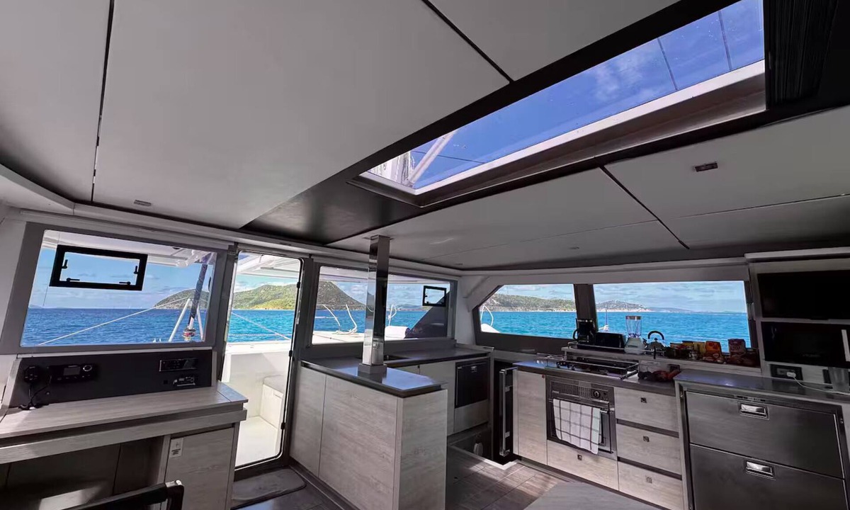 Flag Hill Boat Rental | Stay Aboard Our Luxurious Catamaran in Paradise