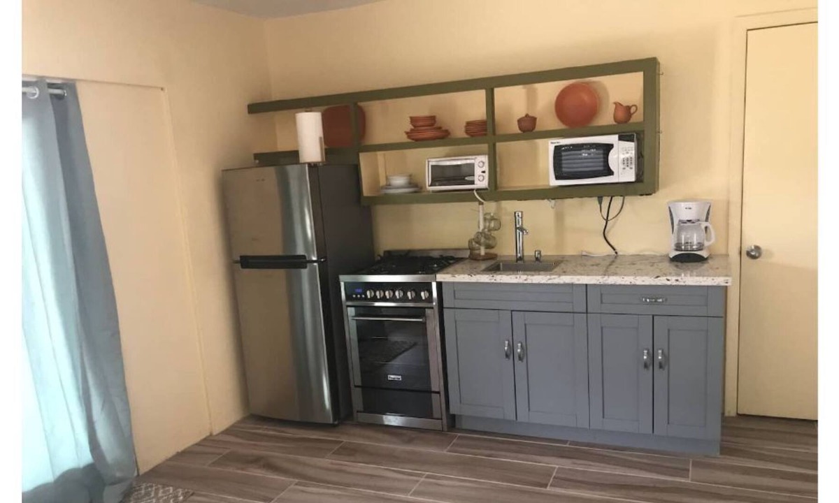 Estate Lowry Hill House | Sunset Studio Apartment