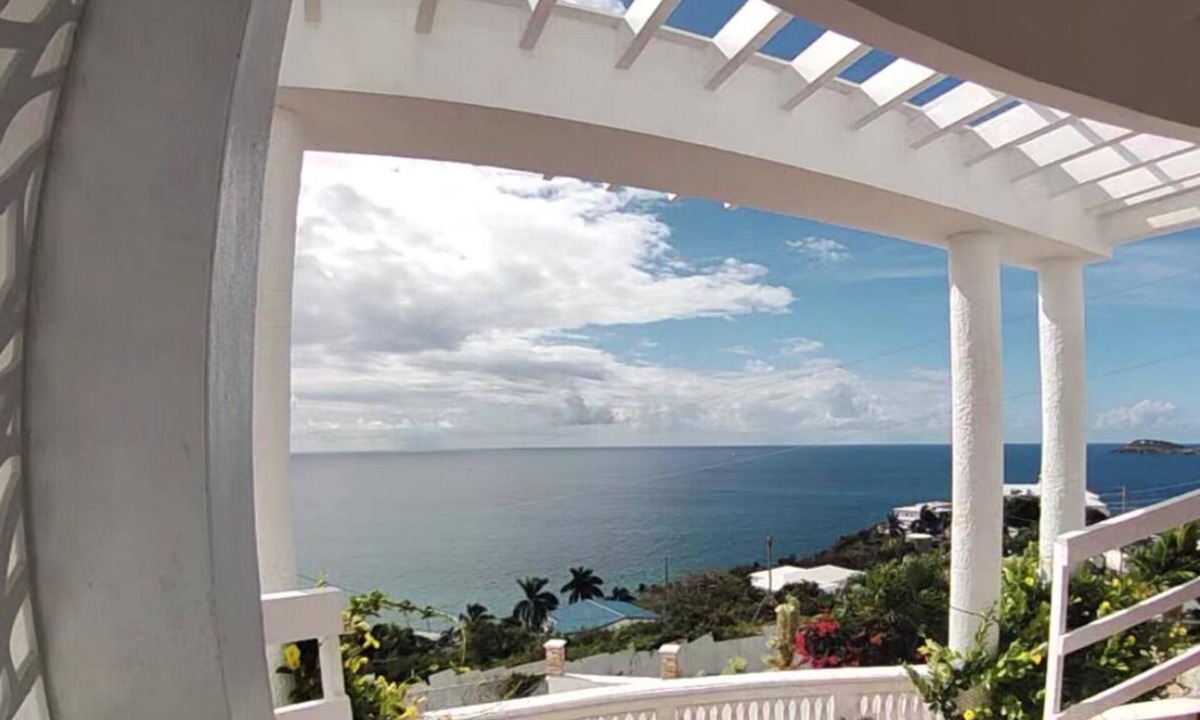 Estate Bakkero Condo | Sunset Suite: 1BR, 1BA Oasis Viewn