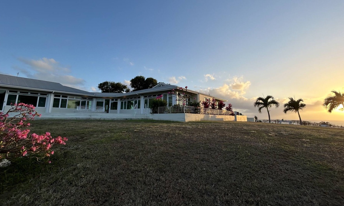 Estate Orange Grove West Villa | Sunset Villa, near beach, perfect for catered weddings & events