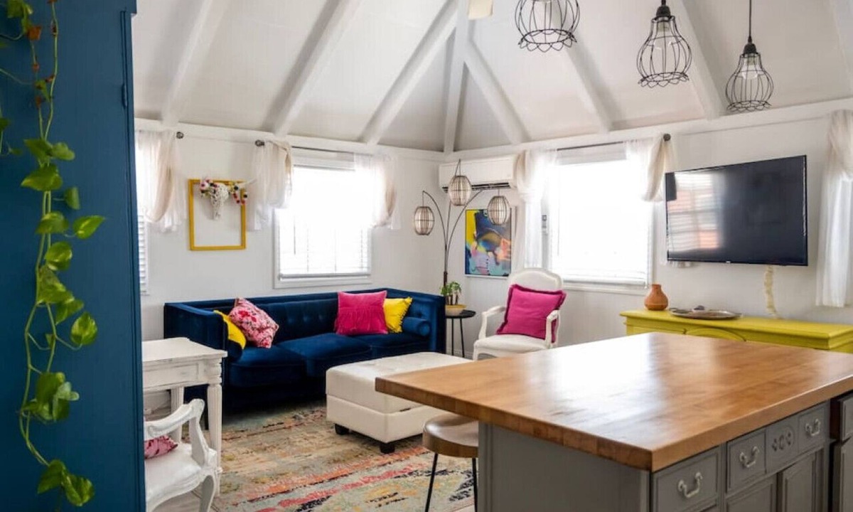 Estate East Street Apartment | The Royal Wait - An Elegant Retreat