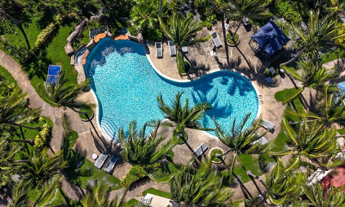 Flag Hill Condo | The Ultimate upscale 3Br condo. Walk to everything!