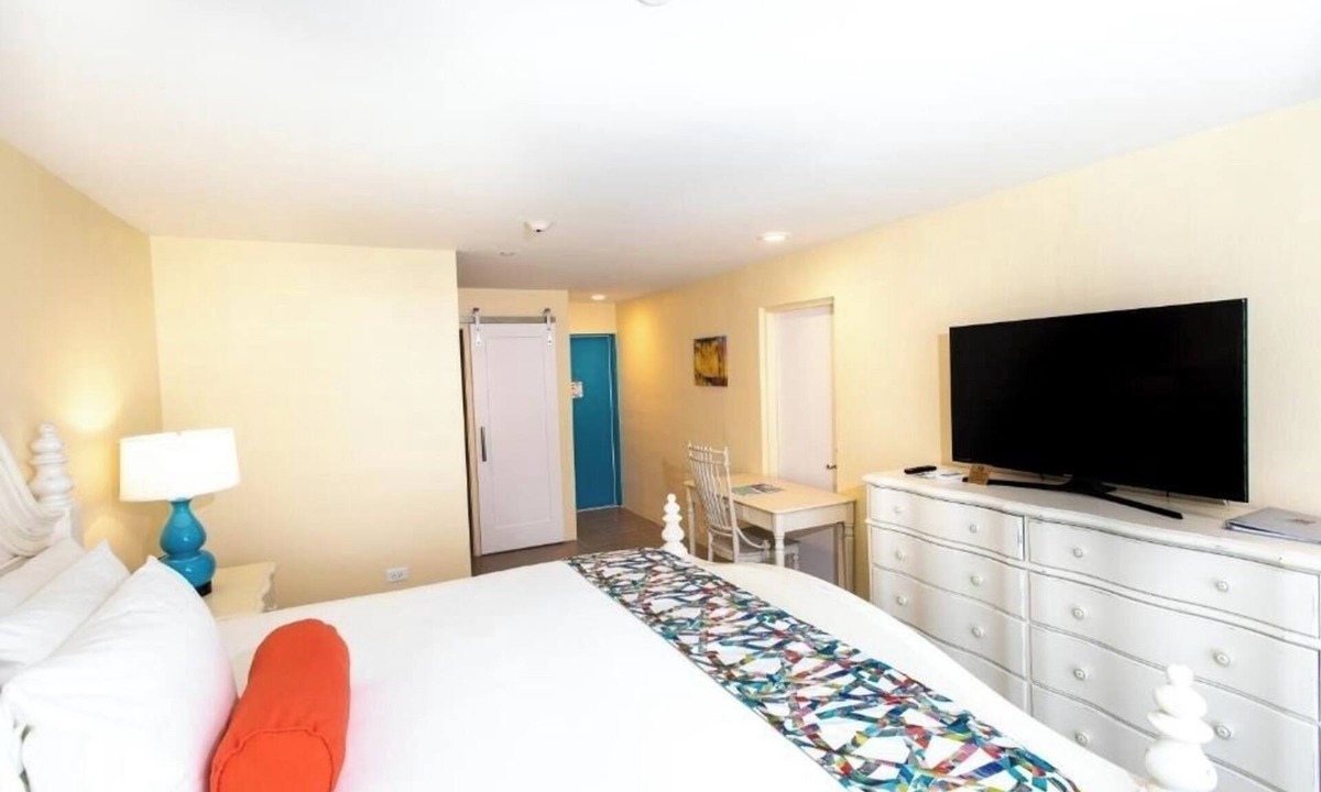 Estate East Street Hotel | Urban View Retreat Steps from Local Cafés, Shops and Vibrant Cultural Attraction