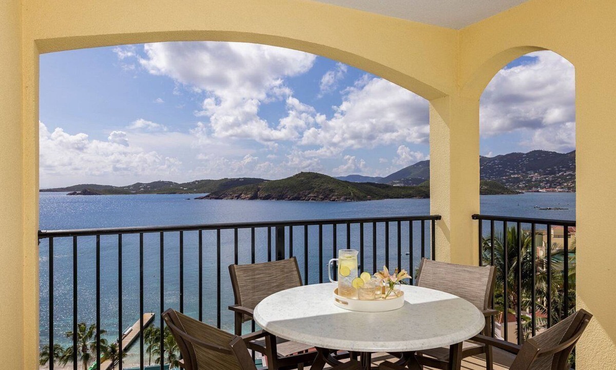 Estate Bakkero Hotel | Visit the beautiful Pacquereau Bay on the Island of St Thomas