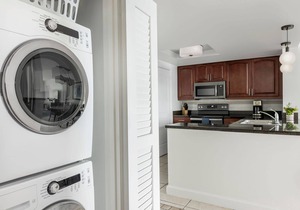 Beachfront St Thomas Getaway - Family Friendly Resort Condo - Sleeps 8