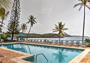 Bolongo Bay Oceanfront Condo w/ Community Pool!