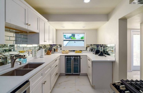 Frydendal Condo | 3BR newly remodeled condo - walk to Coki Bch!