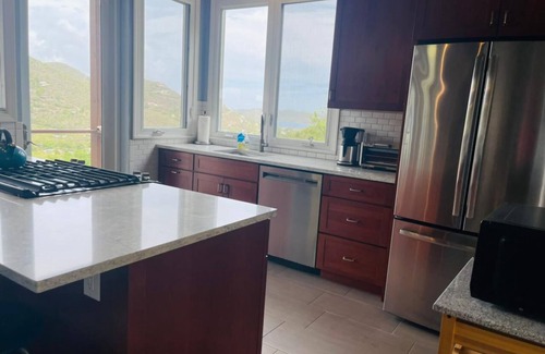 Estate Carolina House | Banana Sweet Top! 2 BEDROOM! Great for families or 2 couples.