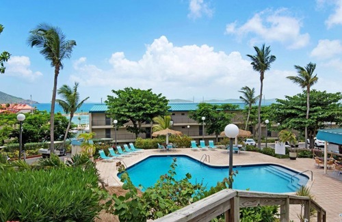 Red Hook Apartment | Beautifully Furnished Studio Minutes From the Beach with King Sized Bed