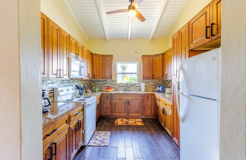 Estate Bovoni House | Beautifully Renovated 3 Bedroom Home with 2 Bathrooms Centrally Located