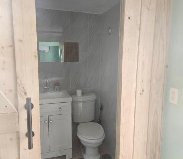 South Side Apartment | Bed & Shower Stop