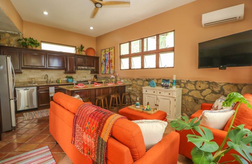 Orange Grove Villa | Charming 1 Bedroom: Bougainvillea Suite