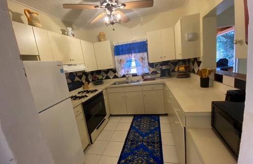Estate Agnes Fancy House | Charming Home Close close to French Town!