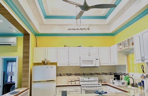 Flag Hill House | Charming 3-bedroom house with AC and WiFi in marvelous Charlotte Amalie East