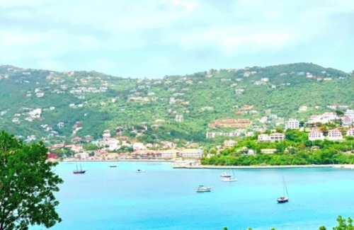 Flag Hill House | Charming 3-bedroom house with AC and WiFi in marvelous Charlotte Amalie East