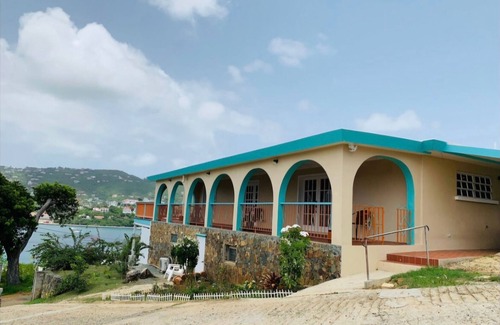 Flag Hill Apartment | Charming studio with AC and WiFi in awesome Charlotte Amalie East