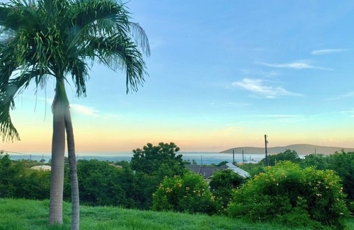 Cotton Valley House | Cruzan Time, New Pool, Buck Island view, Starlink, solar, 3 minutes to beach