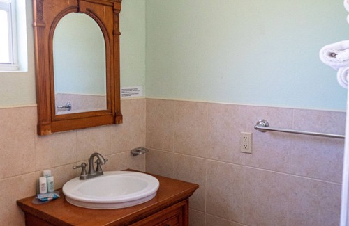 Estate Salt River House | Deluxe King Room with Caribbean View, plenty of Island Charm and Breakfast