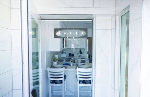 Contant Hill House | Dolphin Suites Unit 7