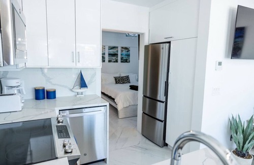 Contant Hill House | Dolphin Suites Unit 7