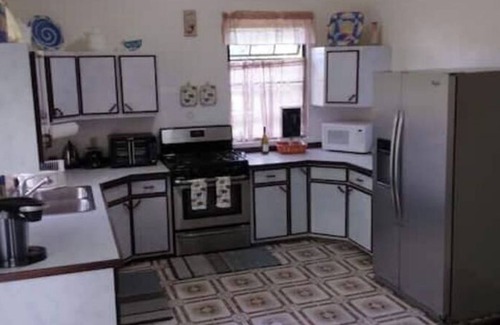 Rosendal House | FAMILY GETAWAY LOCATION Spacious four-bedroom home near beaches