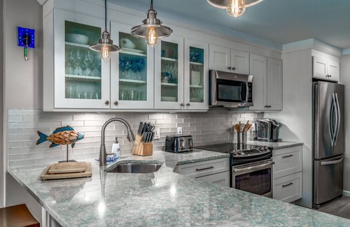 Nazareth Condo | GORGEOUS 2BR Condo on the beach! Newly remodeled, sleeps 6.