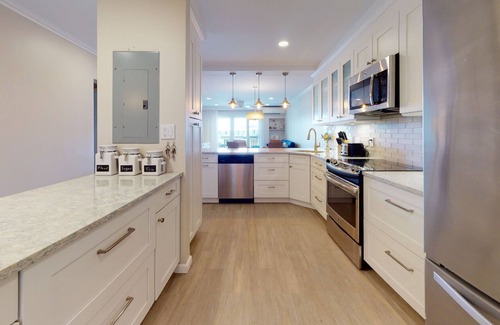 Nazareth Condo | GORGEOUS 2BR Condo on the beach! Newly remodeled, sleeps 6.