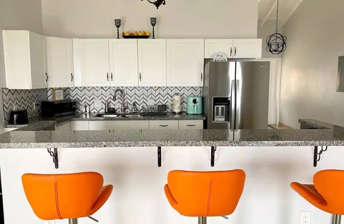 Estate Solberg House | Home on the Hill with Ocean View