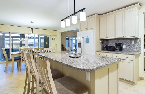 Red Hook Condo | Immerse Yourself in Luxury at our breathtaking beachfront Condo!