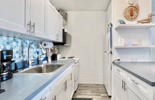 Estate Frenchman Bay Condo | Jack’s Hideaway - Amazing Ocean View, walking distance to beach & restaurants.