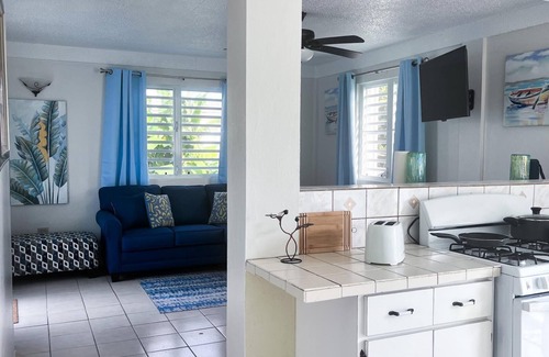 Estate Clifton Hill House | Just 7 minutes to airport. Wi-Fi and A/C. Capture Holiday Memories here!