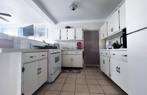Estate Clifton Hill House | Just 7 minutes to airport. Wi-Fi and A/C. Capture Holiday Memories here!