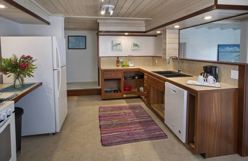 Estate Mandal House | Kiddel Bay Cottage ~ Direct beach access!