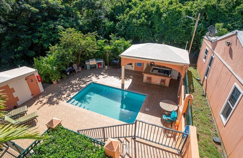 Estate Salt River Apartment | King Room with partial Caribbean View, plenty of Island Charm and breakfast