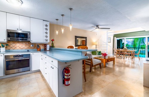 Nazareth Apartment | Luna Sol - Just steps away from the beach and 5 min. to Red Hook!