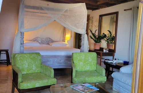 Rosendal Apartment | Magens Bay 3 minutes drive to Rustic Cabin n