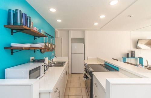 Estate Golden Rock Condo | Mermaid Inn - Beachside w/pool