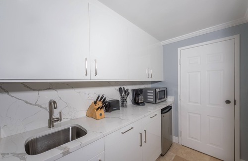 Estate Enighed Condo | New listing! Island Therapy - new luxury contemporary studio at Grande Bay