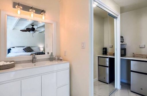 Frydendal Condo | Newly remodeled 3BR condo - walk to Coki Beach!