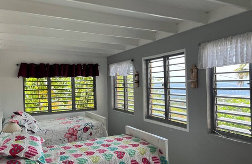 La Grande Princesse Villa | On Island Time.. Quaint Cottage Retreat.. 5 mins to Beach..