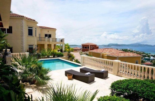 Estate Enighed Villa | Papaya Private Pool and Tesla Backup!