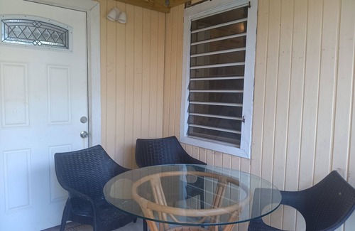 Estate East Street Apartment | Porche Villa - AT BNB
