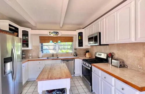 Cotton Valley House | Private 4 bedroom, 3.5 bath estate on 2 acres with private, gated entrance.